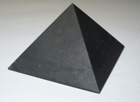 Šungitová pyramída 6 cm